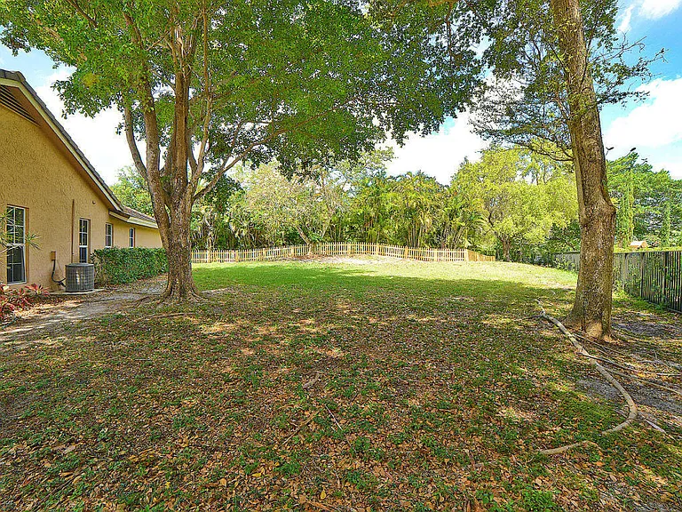 6943 Giralda Cir — Photo 27