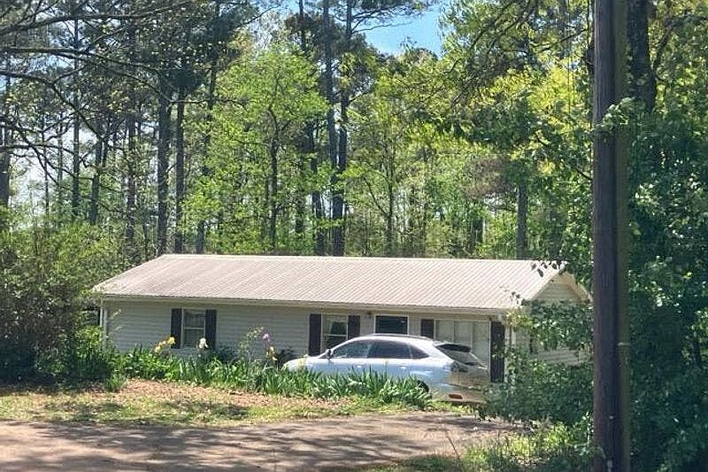 1st image of 1540 Beat Line Rd