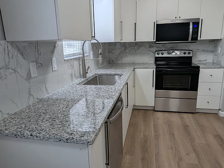 8324 Robinson St — Photo 30