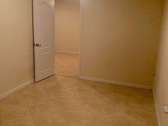 5th image of 114 Edgegrove Ave
