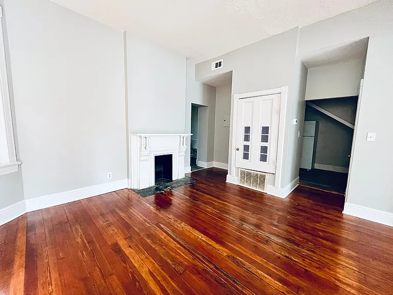 938 S 6th St — Photo 13