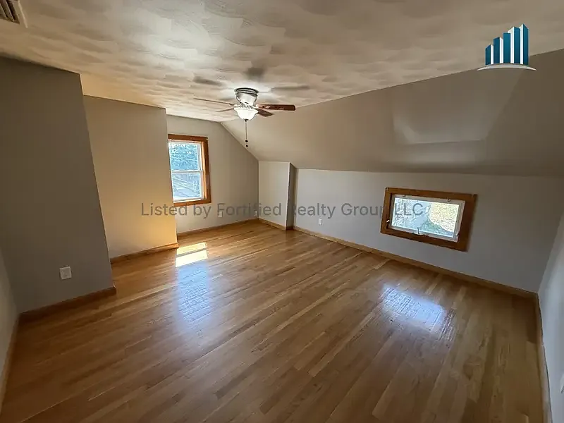 132 Hall St #3