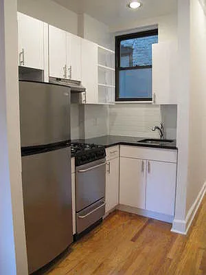 Rented by Metropolis Real Estate of Manhattan | media 4