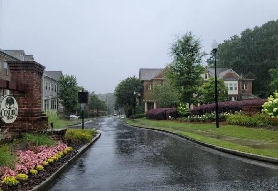 Exterior Neighborhood (street photo)