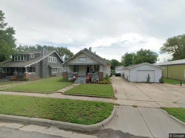 136 N Park Ave, Valley Center, KS 67147