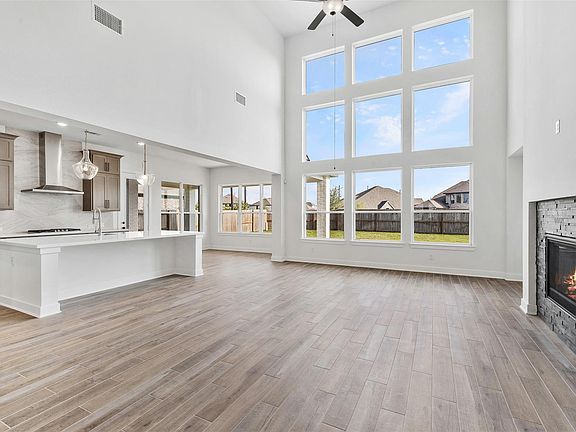 3rd image of 7425 Desert Needle Dr