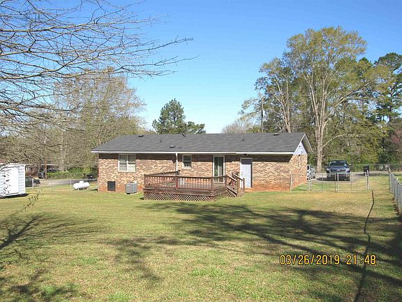 3rd image of 105 Mohican Dr