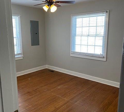 3rd image of 812 Nutwood St