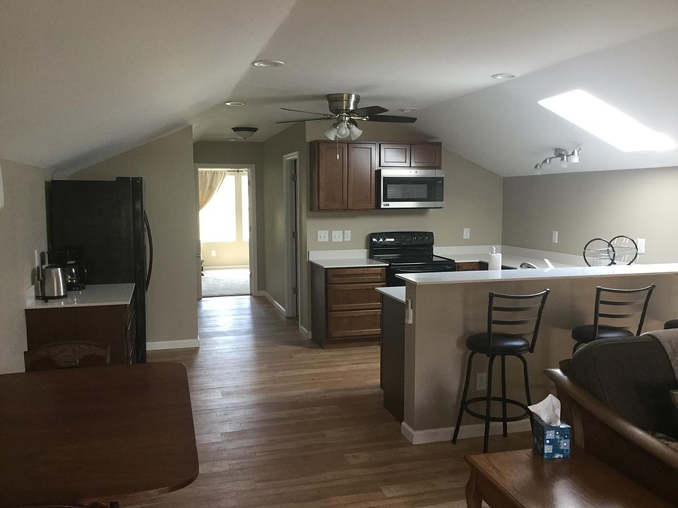 Living/kitchen area