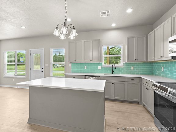5th image of 151 Aspen Cir