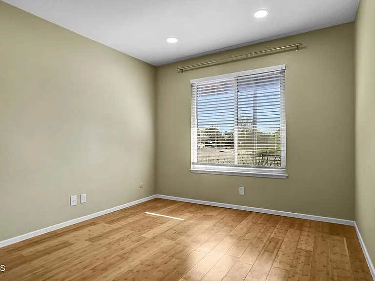 1307 S Petit Ave — Photo 19