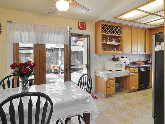 5th image of 562 Cypress Ave