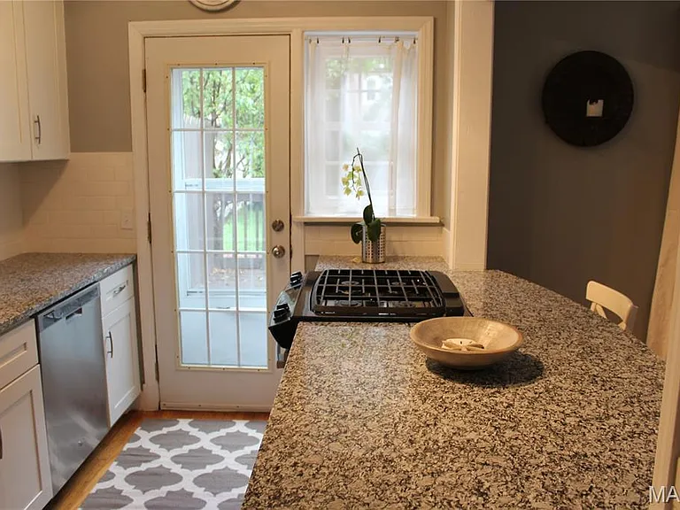 1119 Sanford Ave — Photo 9