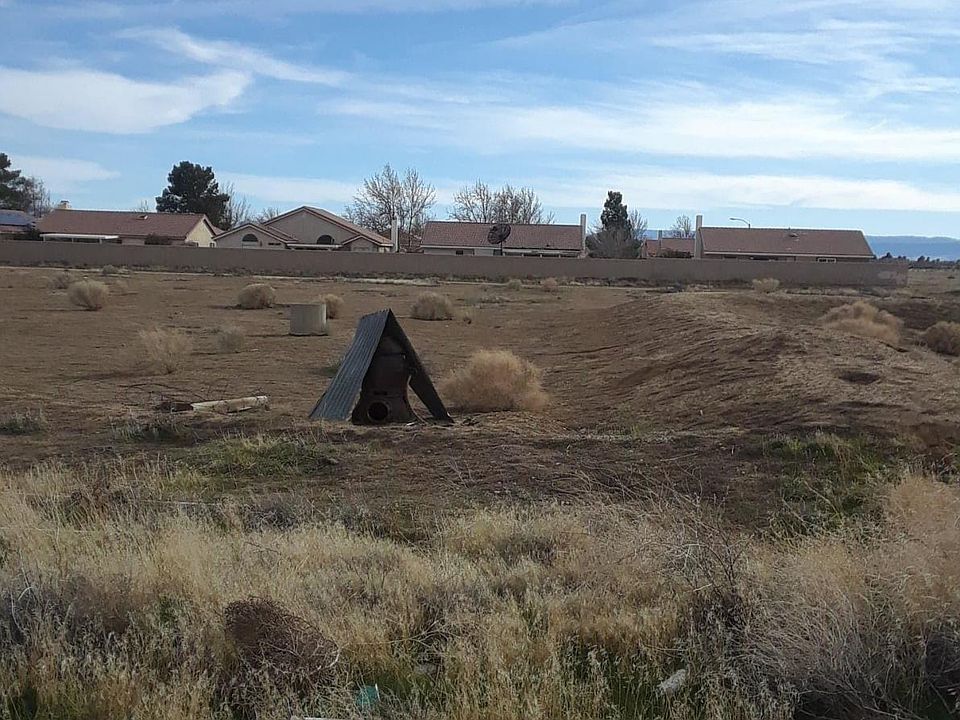 2nd image of W Rosamond Blvd