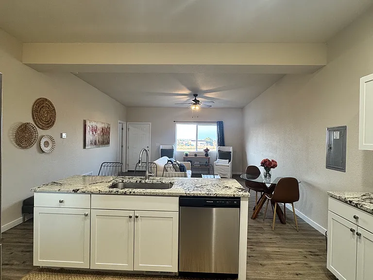 751 E Laporte Dr — Photo 2