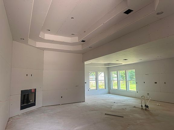 4th image of 3210 Maple Ave