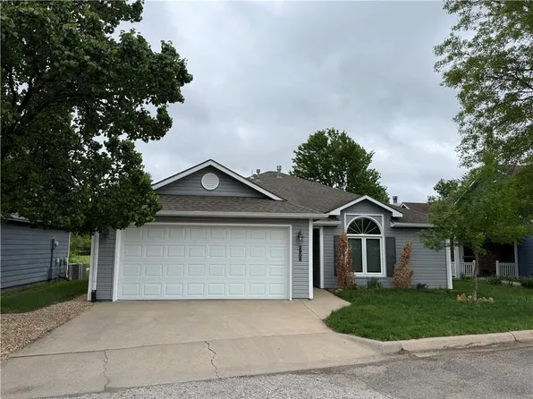 2908 Meadow Dr, Lawrence, KS 66047