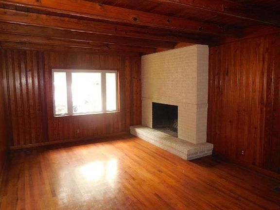 3rd image of 2132 Longview Dr