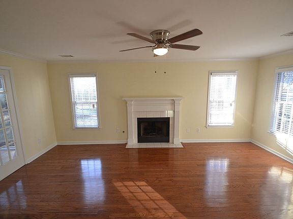 3rd image of 589 Parliament St