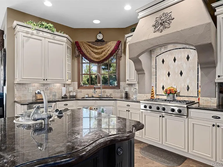 3440 Medallion Rd — Photo 25