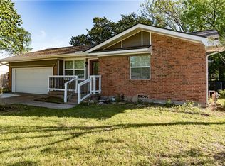 816 Circle Dr, Terrell, TX 75160