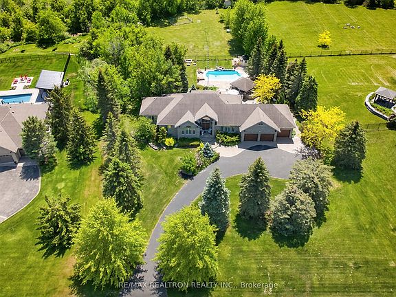 3rd image of 23 Fairbairn Gate