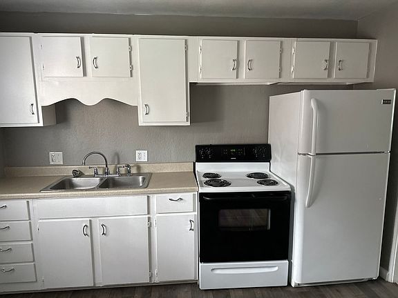 2nd image of 1038 Forest Ct #11