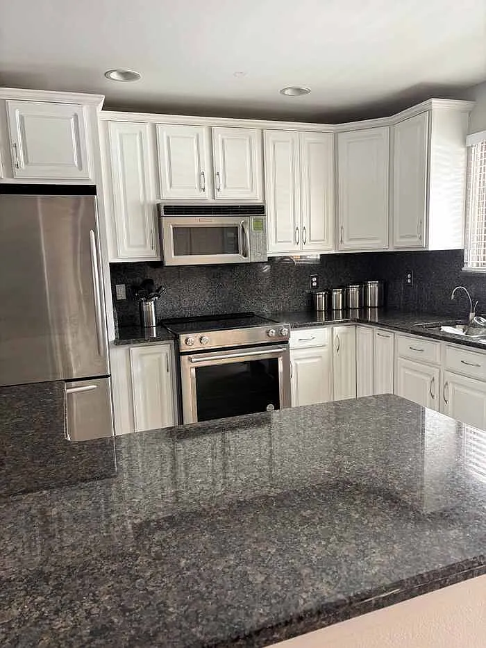 3 bed, 3.0 bath, 1600 sqft, $2,700 — Photo 2