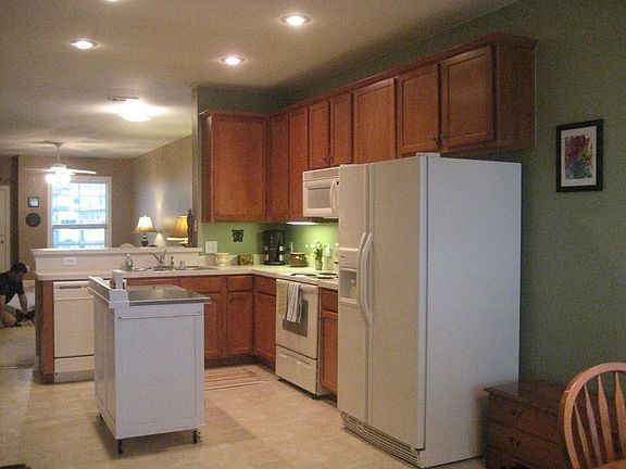 4th image of 9875 Cedarcrest Dr