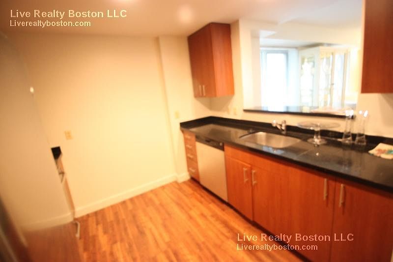2nd image of 190 Brookline Ave