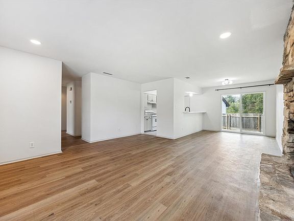 4th image of 807 Castle Ridge Rd APT A
