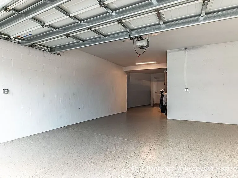5623 N Honore Ave #322 — Photo 24