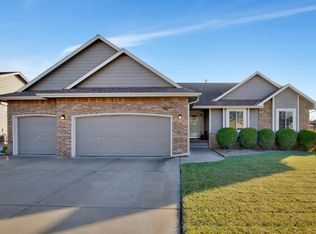 1025 E Rushwood Dr, Derby, KS 67037
