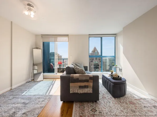 1238 Seymour St #2107, Vancouver, BC V6B 6J3