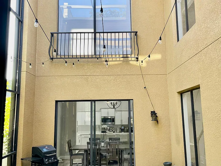 727 Highland St N — Photo 14