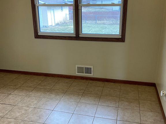4th image of 7313 University Ave NE