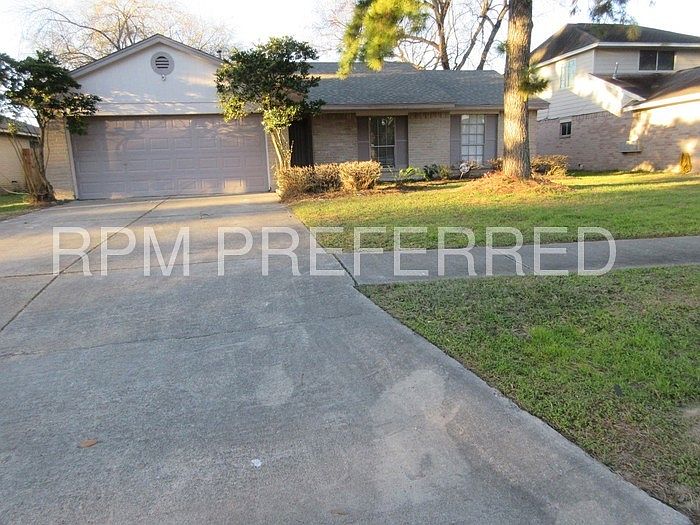 1st image of 10619 Mackenzie Dr
