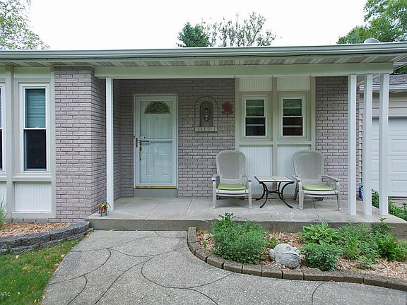 3rd image of 4039 Heights Ln