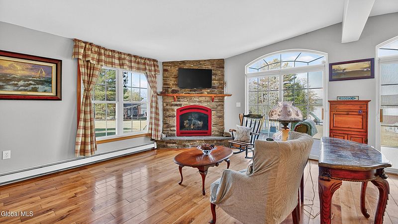 5th image of 102 Longvue Lane