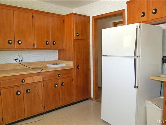 5th image of 72 Elmore Ave