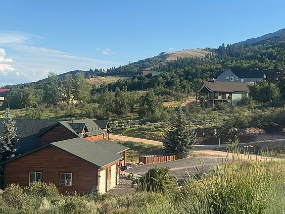 4th image of 826 Hickock Dr