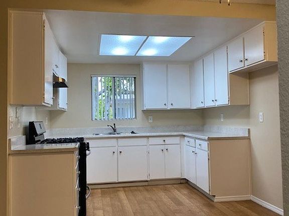 2nd image of 3108 Vineland Ave APT 207
