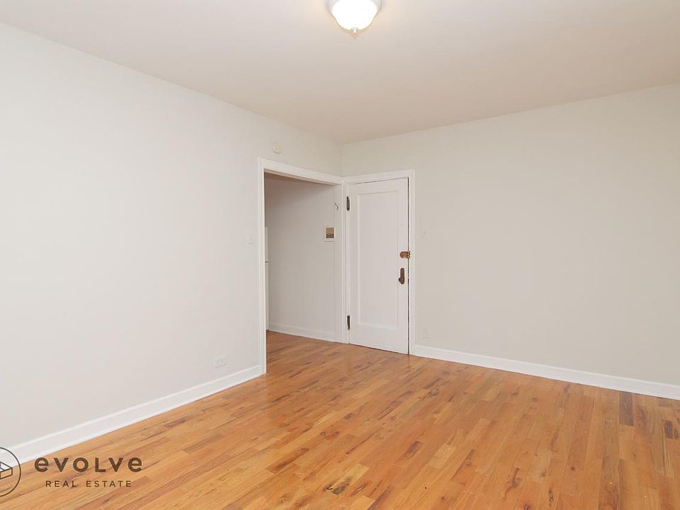 2nd image of 711 W Belmont Ave #105DR