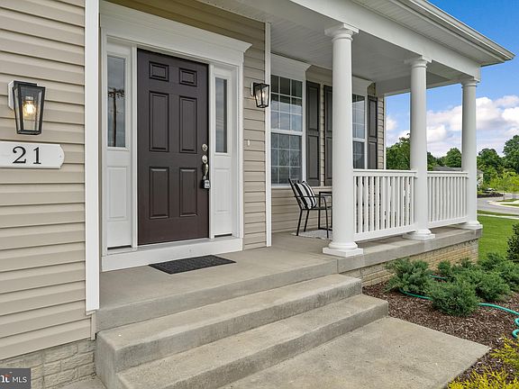 5th image of 21 Candleberry Dr