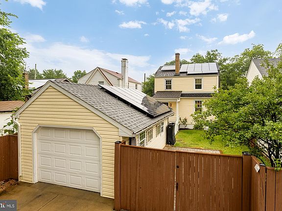 2nd image of 3210 14th St NE