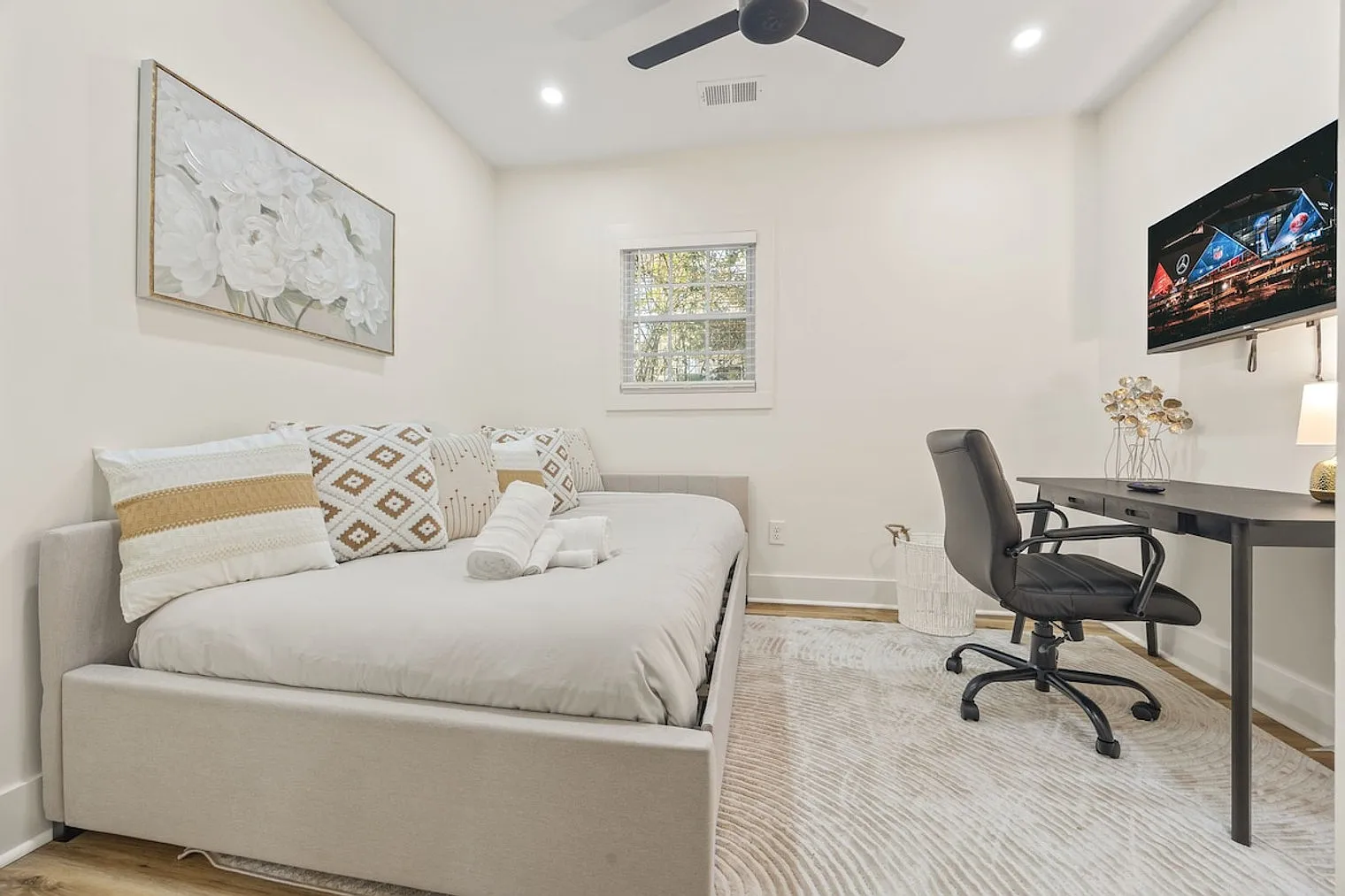 3 bed, 1.5 bath, $4,857 — Photo 4