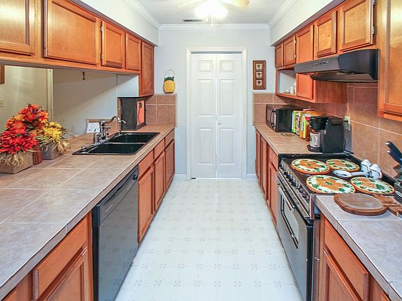 3rd image of 907 Cranberry Cir #26-B