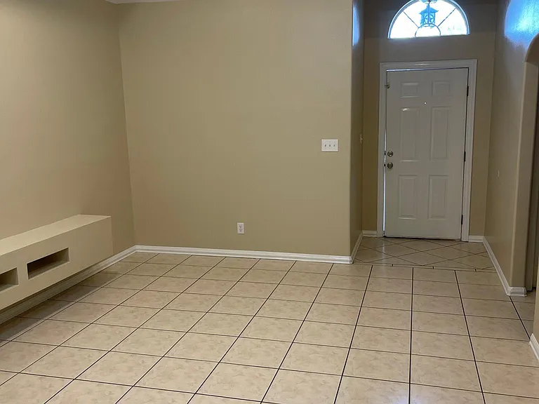 4616 Swallow Ave — Photo 14