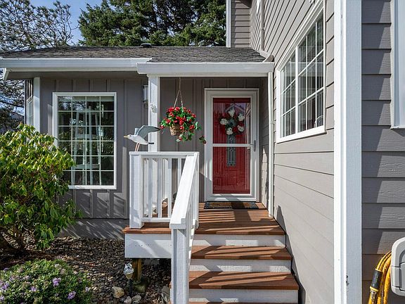 4th image of 465 SW Edgewater