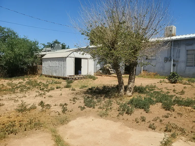 1104 Dexter Ln — Photo 3